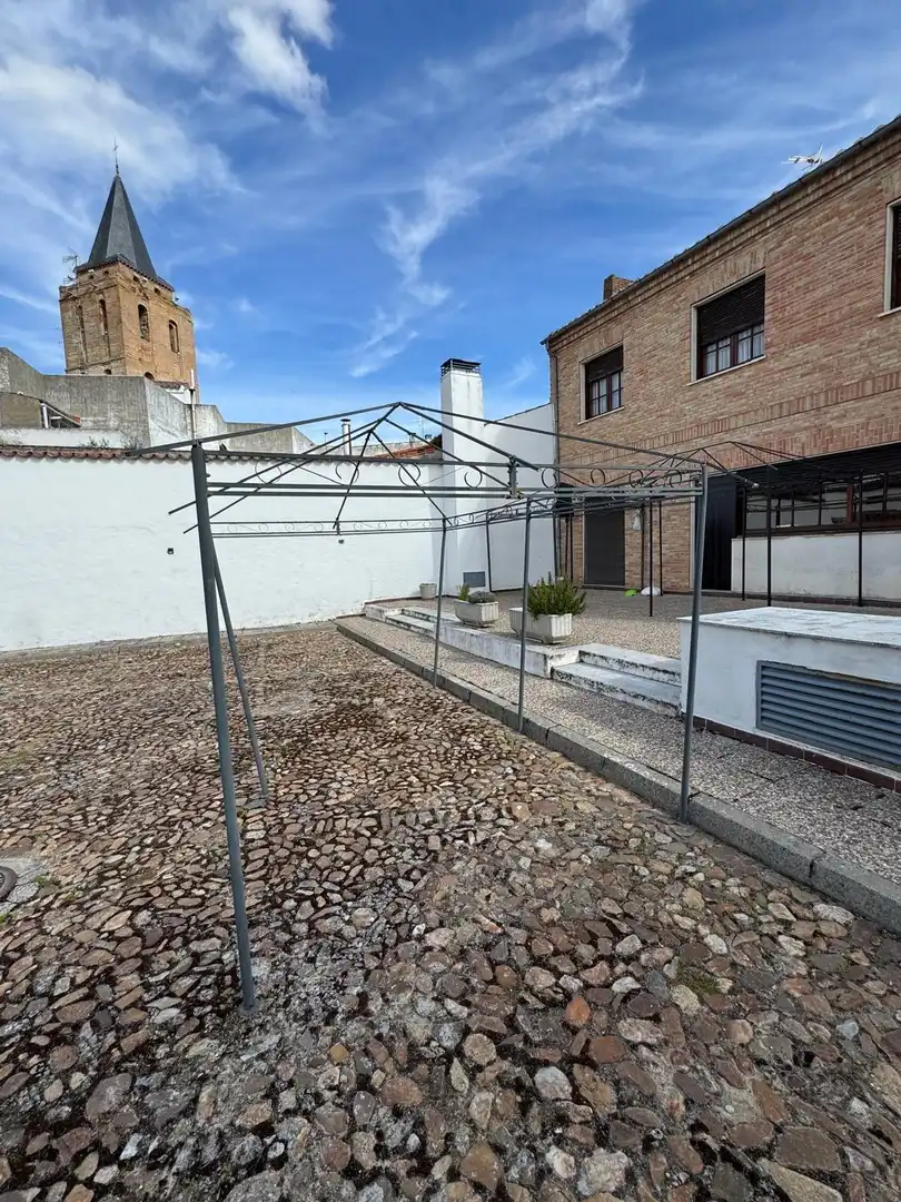 Terrassa de Casa o xalet en venda en Madrigal de las Altas Torres amb Calefacció