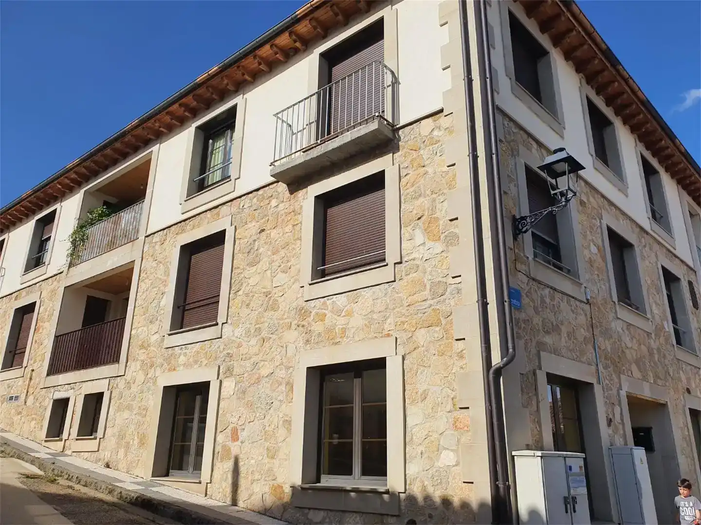 Vista exterior de Pis en venda en Abejar amb Parquet i Balcó