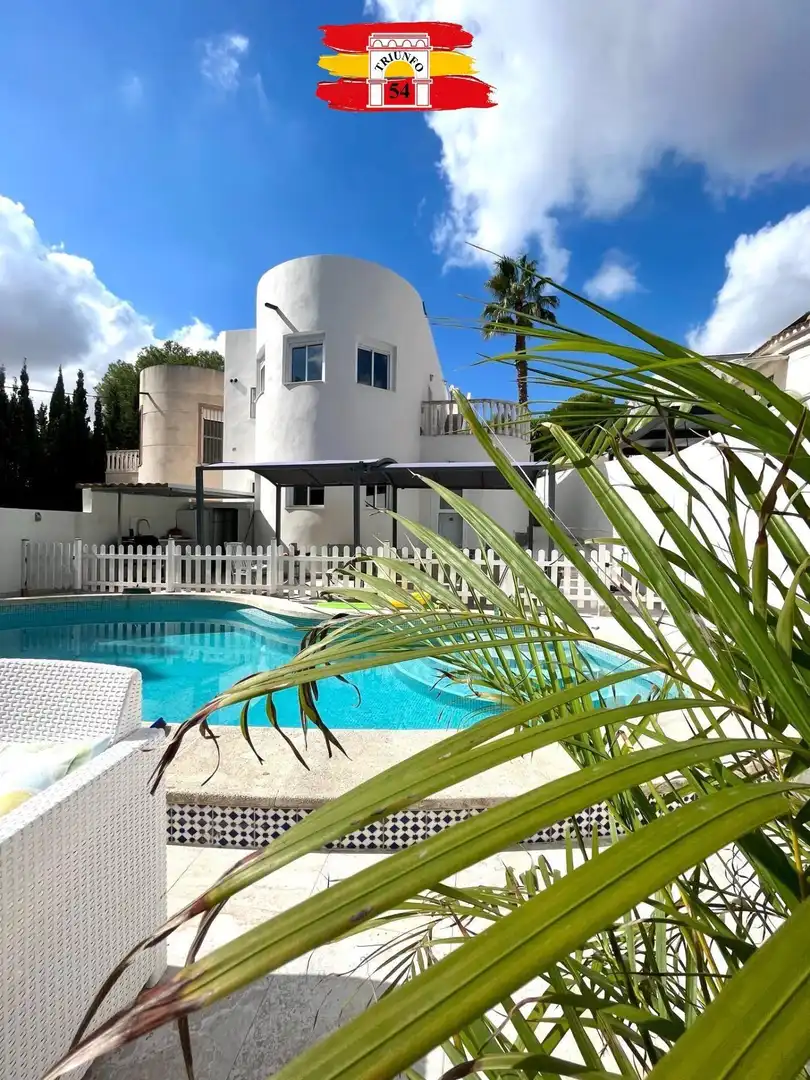 Schwimmbecken von Haus oder Chalet zum Verkauf in Pilar de la Horadada mit Klimaanlage, Privatgarten und Schwimmbad