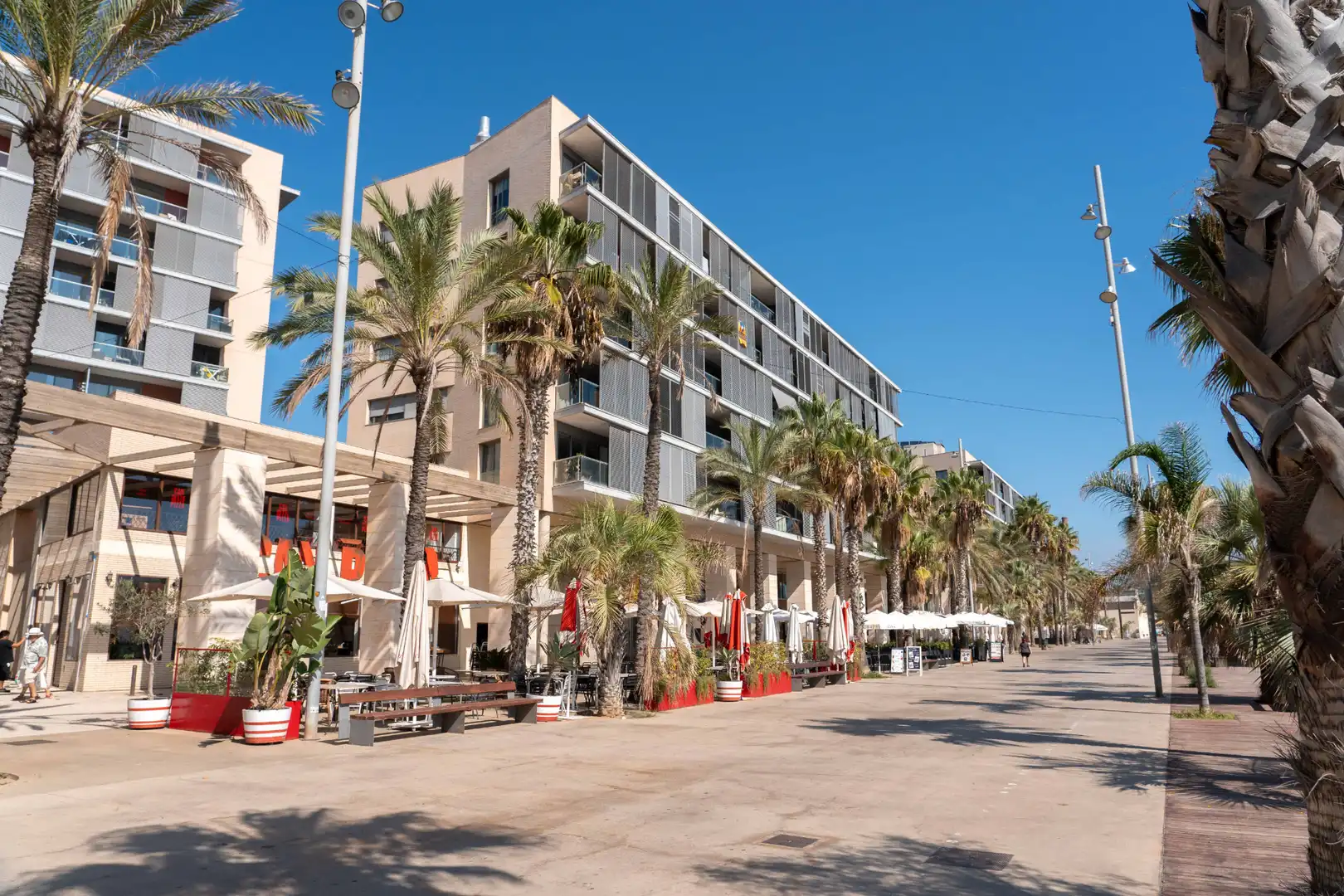 Außenansicht von Wohnung zum Verkauf in Badalona mit Klimaanlage, Heizung und Terrasse