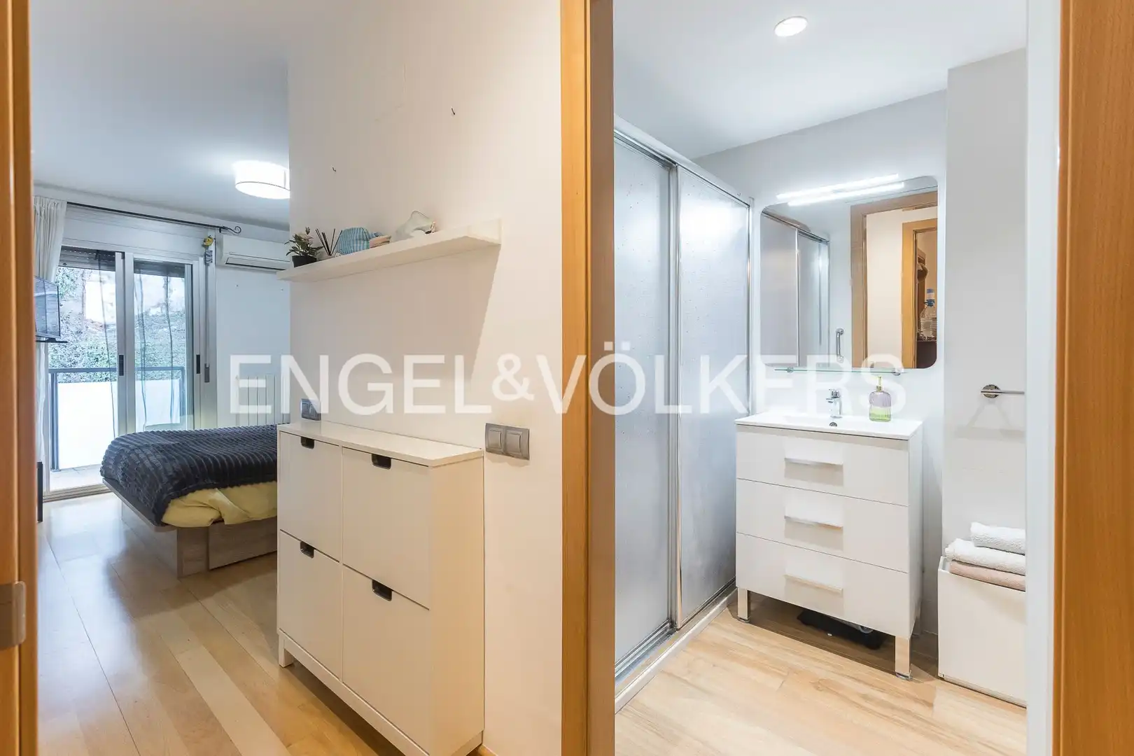 Bedroom of Flat for sale in Barcelona  with Air Conditioner, Heating and Parquet flooring