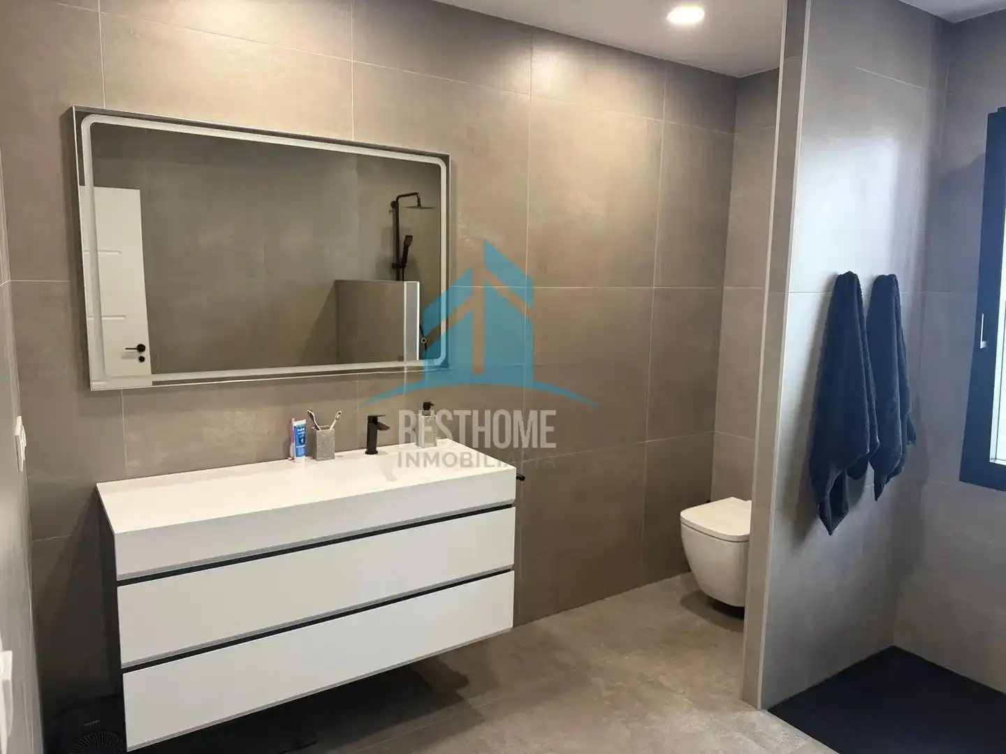 Bathroom of Houses for sale in Oliva  with Air Conditioner, Heating and Private garden