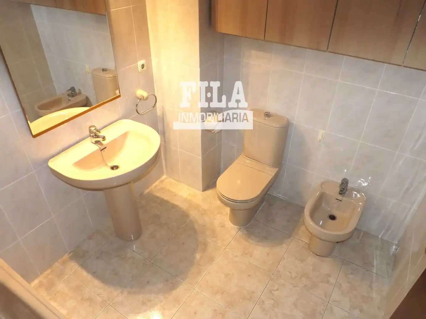 Badezimmer von Dachboden zum Verkauf in Calafell mit Terrasse, Schwimmbad und Gemeinschaftspool