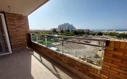Terrasse von Wohnung miete in Roquetas de Mar mit Klimaanlage und Terrasse