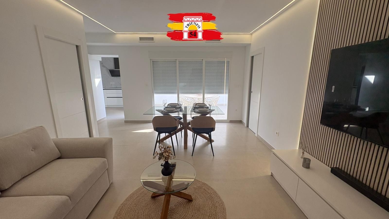 Menjador de Casa adosada en venda en San Pedro del Pinatar amb Aire condicionat i Moblat