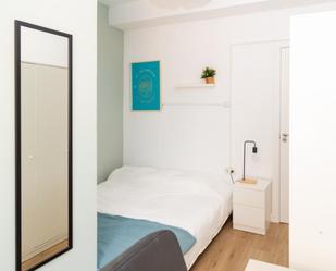 Dormitori de Apartament per a compartir en  Zaragoza Capital amb Moblat, Rentadora i Microones