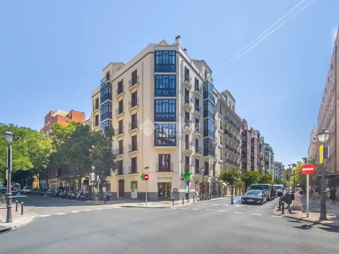Vista exterior de Pis en venda en Madrid amb Calefacció