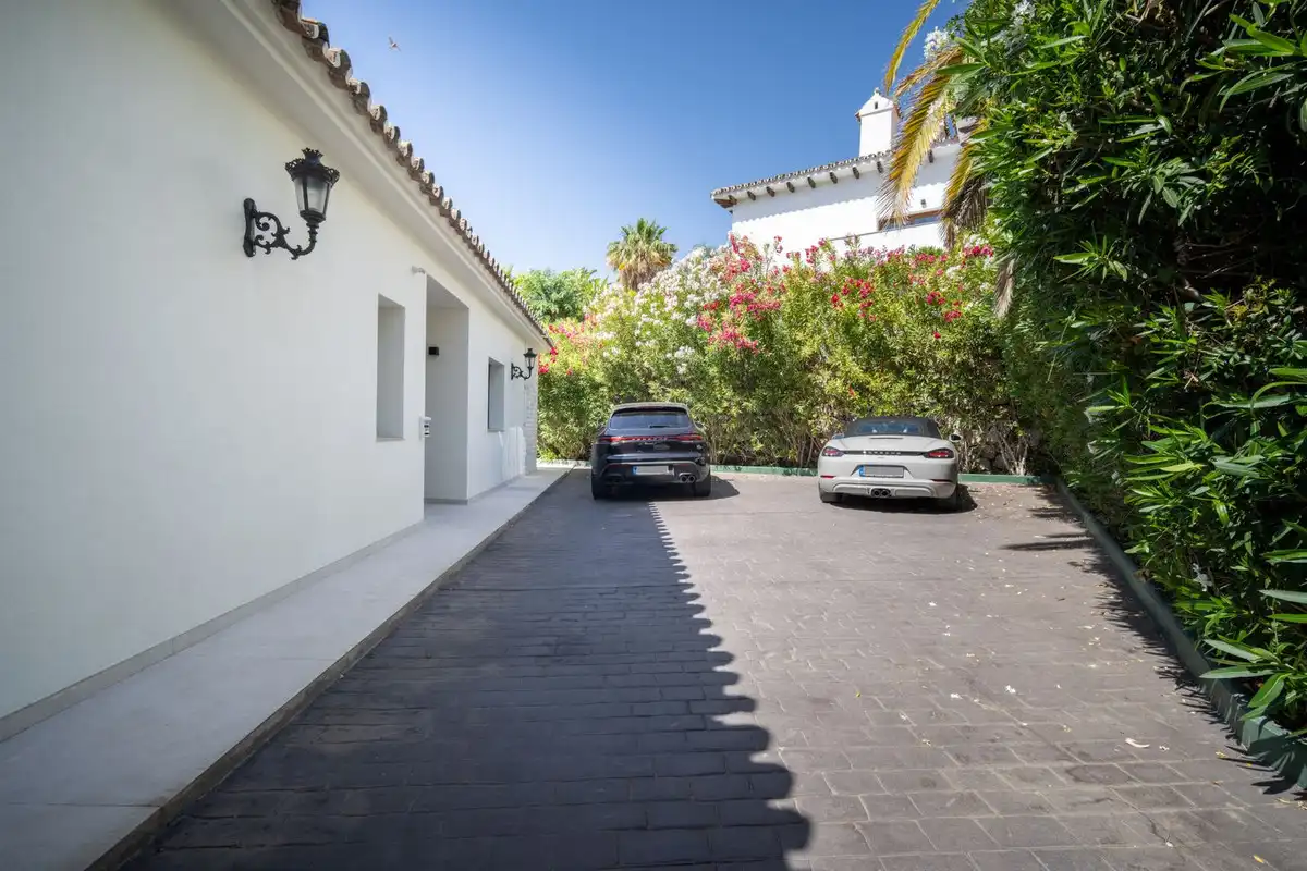 Chalet con piscina en venta en La Quinta, imagen 7
