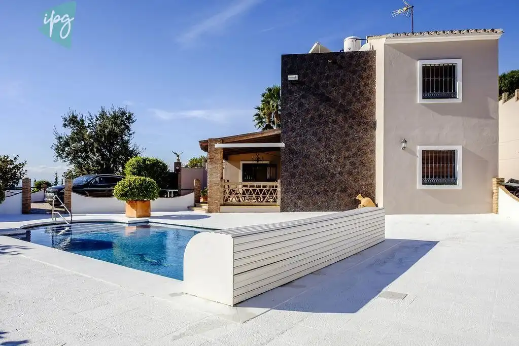 Piscina de Casa o xalet en venda en Estepona amb Aire condicionat, Calefacció i Jardí privat