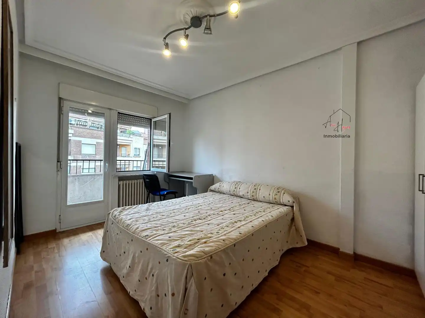 Bedroom of Flat for rent in Salamanca  with Heating, Furnished and Balcony