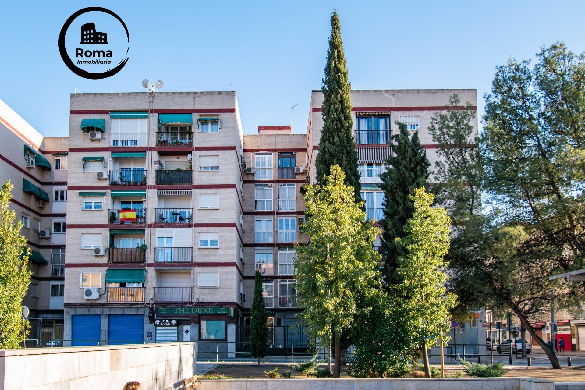 Vista exterior de Pis en venda en  Granada Capital amb Calefacció i Terrassa