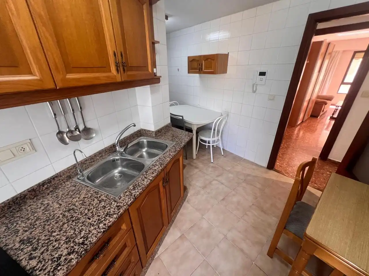 Habitació a calle de Torrevella, La Raïosa