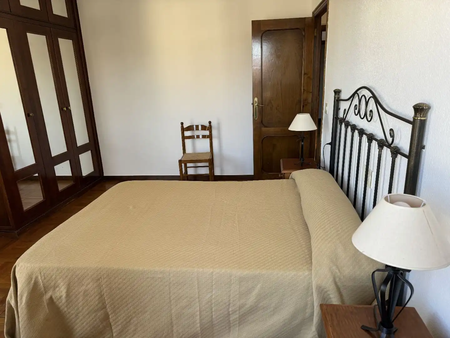Schlafzimmer von Wohnung zum Verkauf in Ourense Capital  mit Balkon