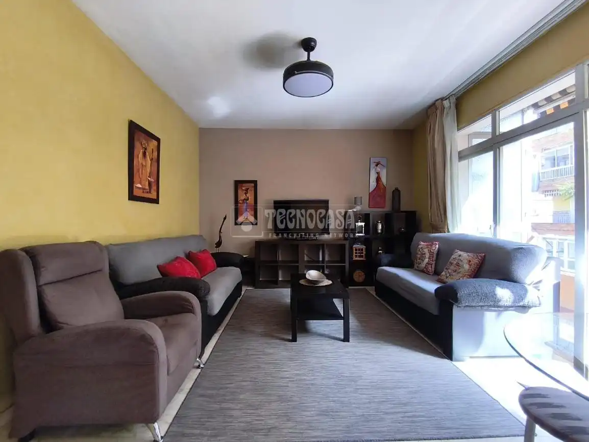 Sala de estar de Piso en venta en Fuengirola con Balcón