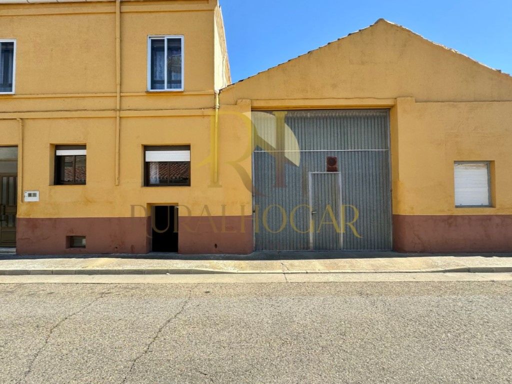 House or chalet for sale in Santa María del Páramo