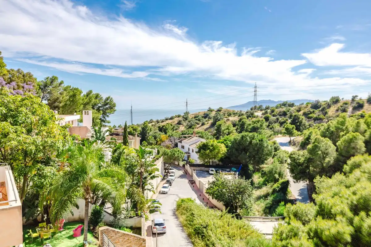 Vista exterior de Casa adosada en venda en Málaga amb Aire condicionat, Calefacció i Jardí privat