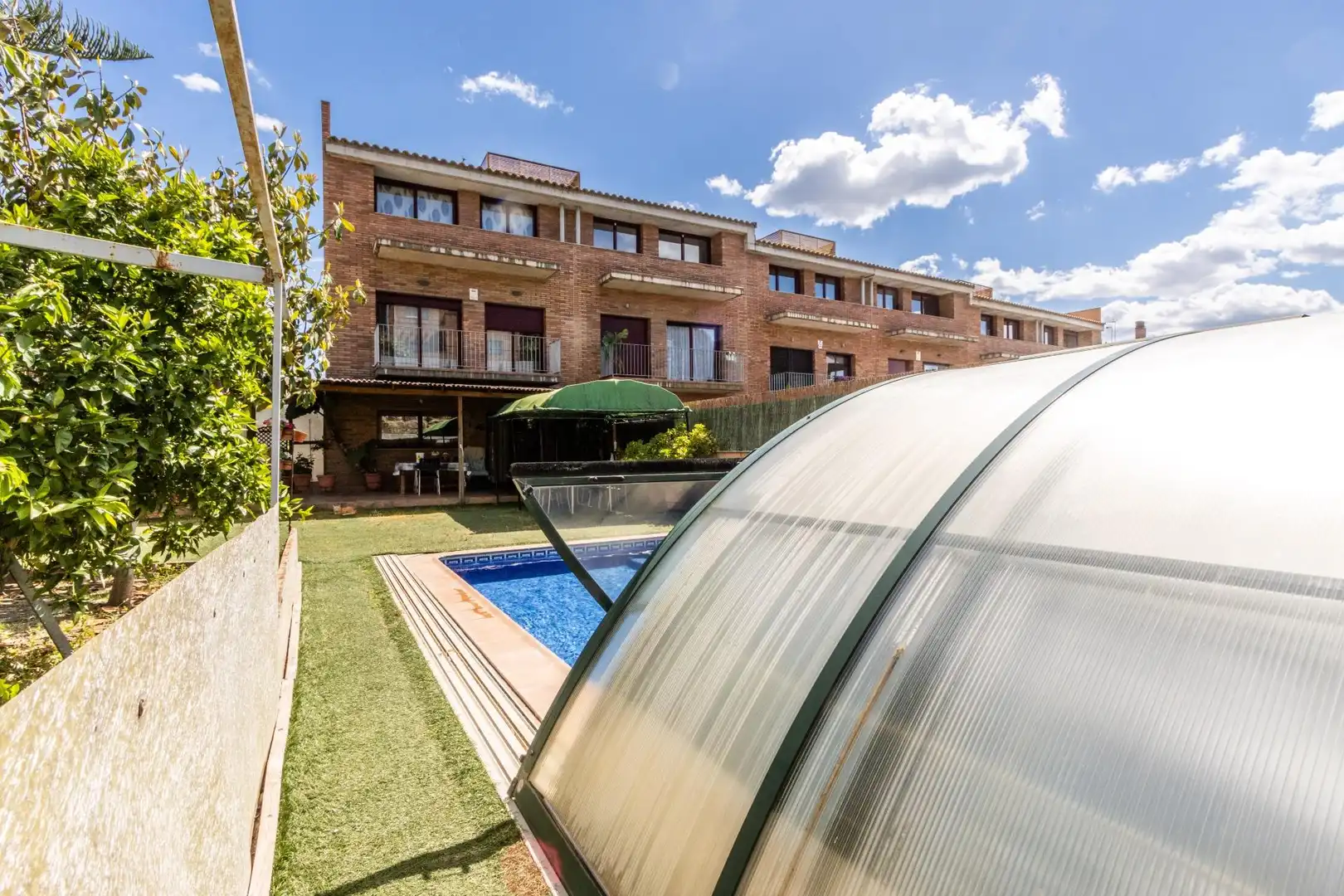 Swimming pool of Houses for sale in Castellar del Vallès  with Air Conditioner, Heating and Private garden