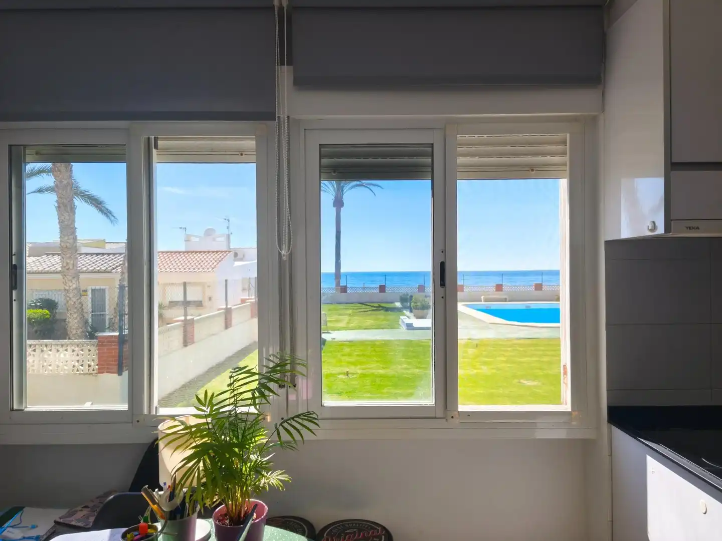 Habitación de Apartamento en venta en Roquetas de Mar con Jardín privado y Piscina comunitaria