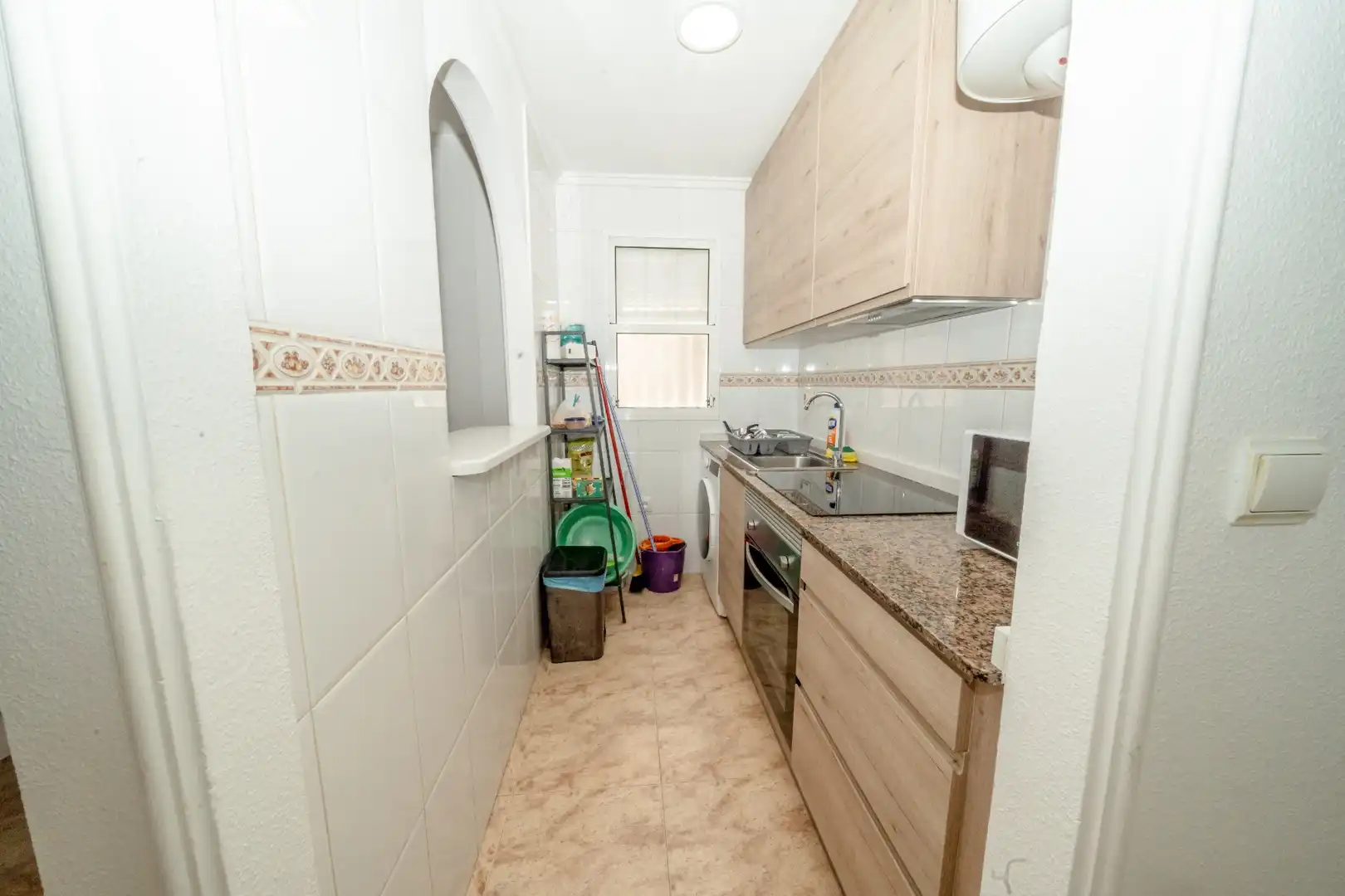 Cocina de Apartamento de alquiler en Torrevieja con Aire acondicionado, Terraza y Piscina