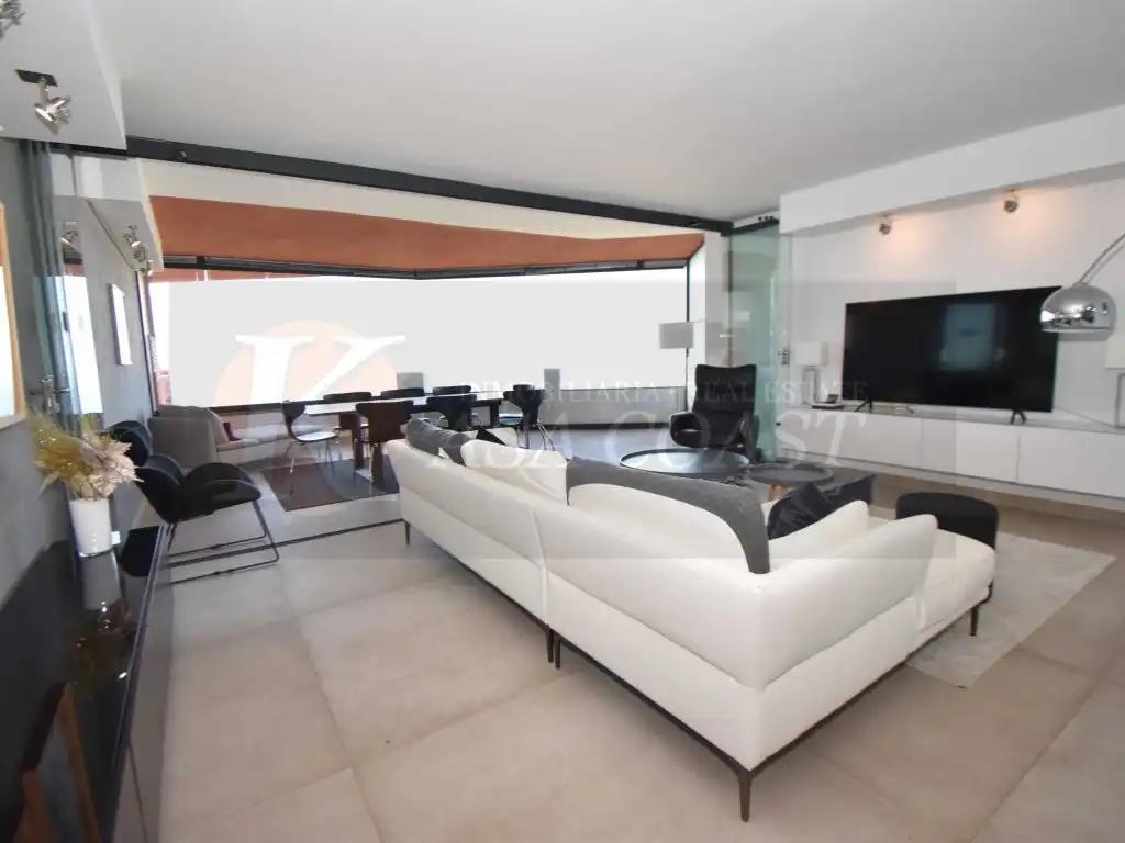 Sala d'estar de Àtic en venda en Benalmádena amb Aire condicionat, Jardí privat i Terrassa