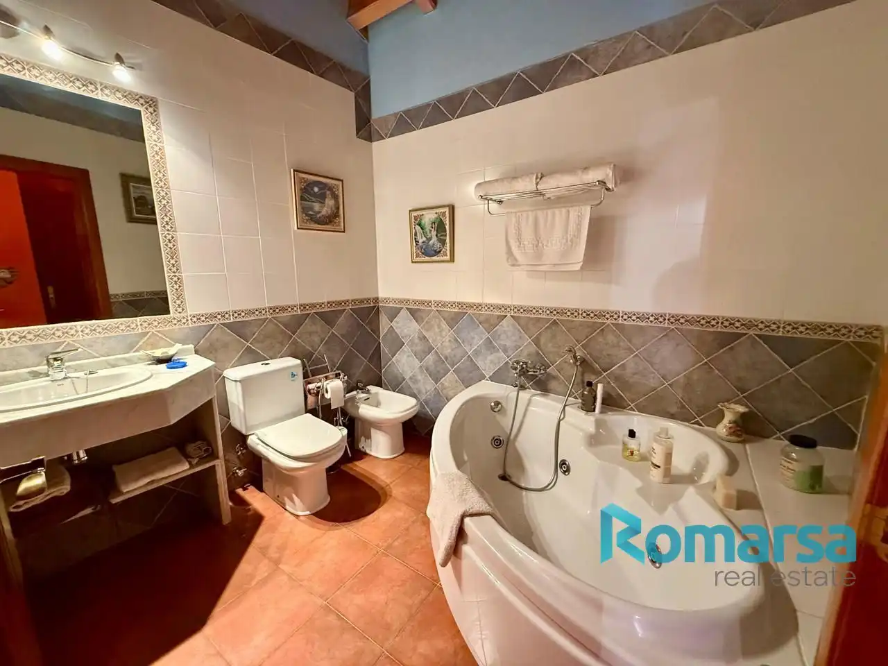 Bathroom of Houses for sale in Bohoyo  with Heating, Parquet flooring and Furnished