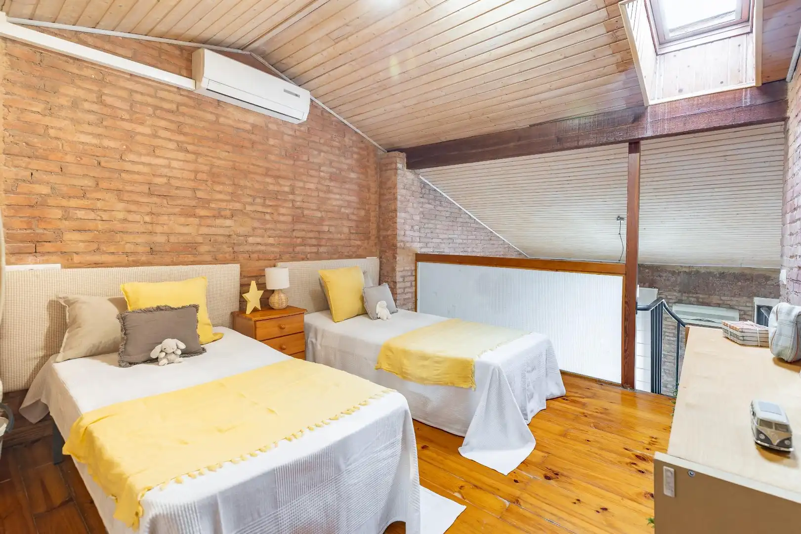 Schlafzimmer von Maisonette zum Verkauf in Valencia mit Klimaanlage und Balkon