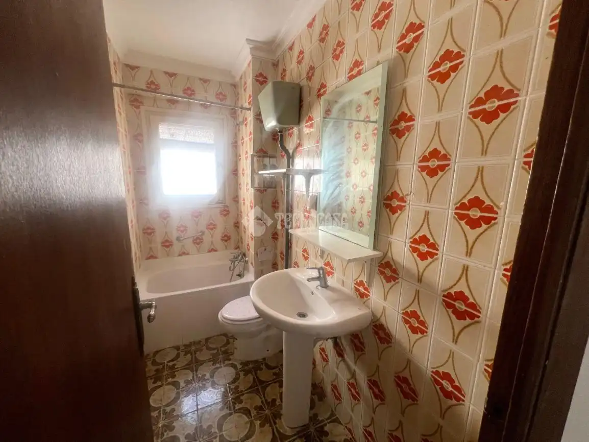Bathroom of Flat for sale in Zaragoza  with Balcony