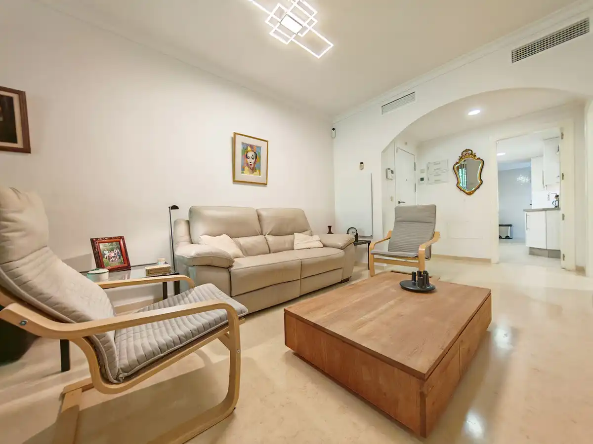 Sala d'estar de Apartament en venda en Marbella amb Aire condicionat, Terrassa i Internet