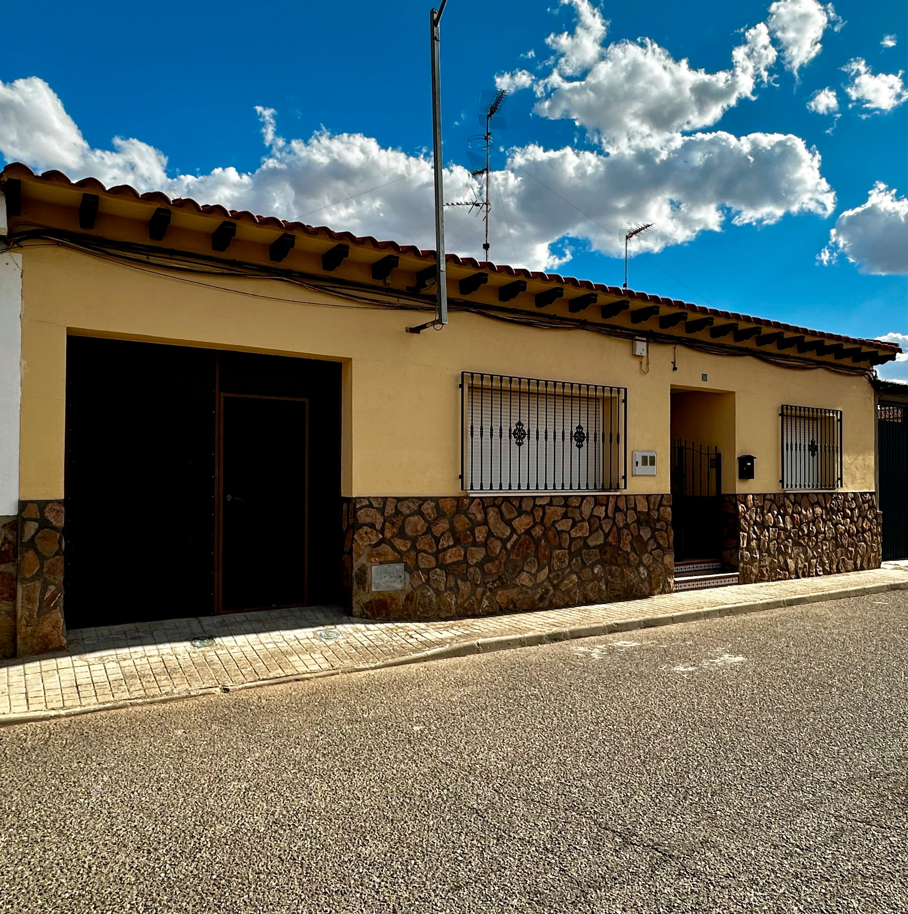 Exterior view of House or chalet for sale in Consuegra