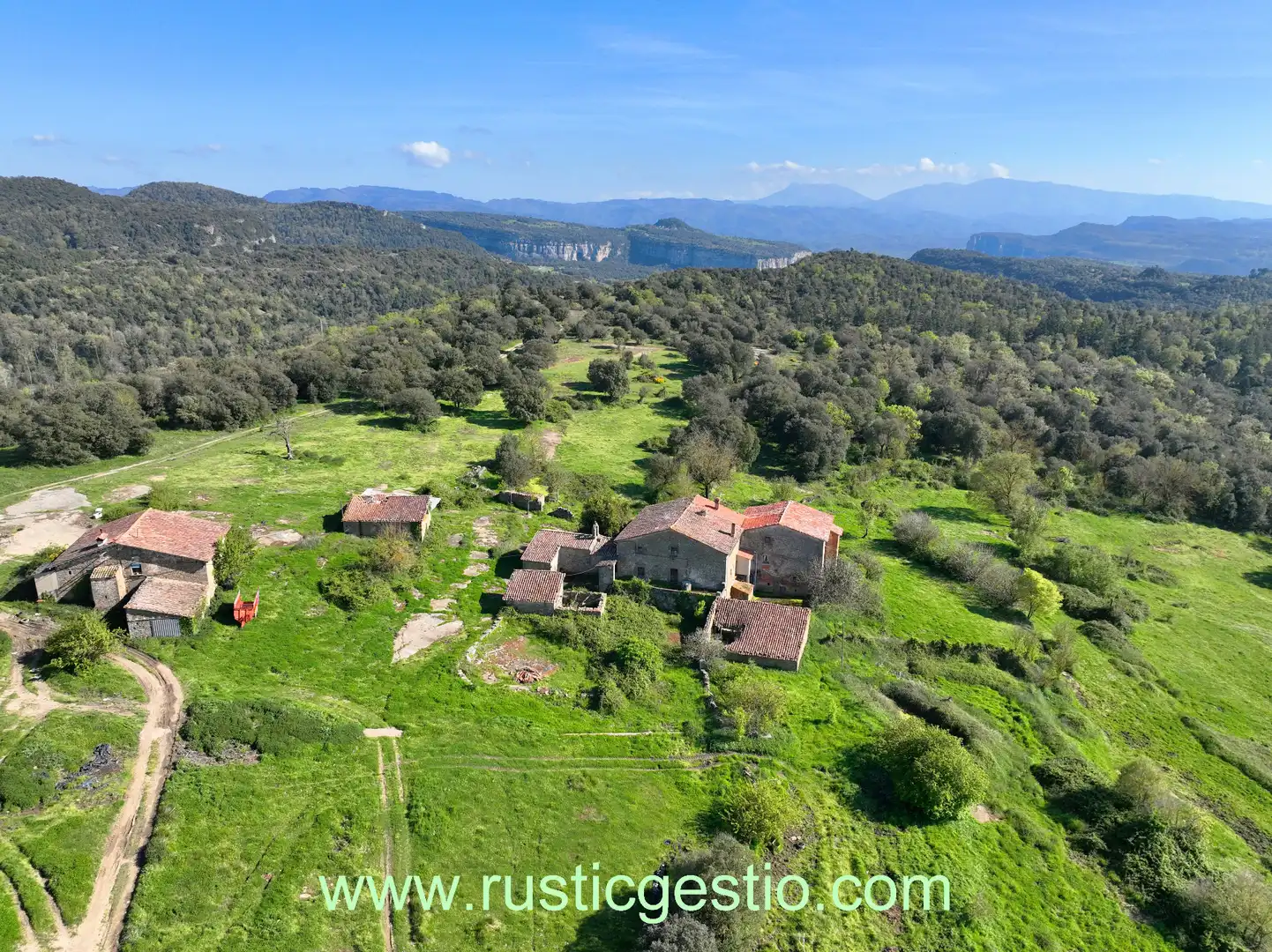 Finca rústica en venda en L'Esquirol amb Jardí privat, Terrassa i Balcó