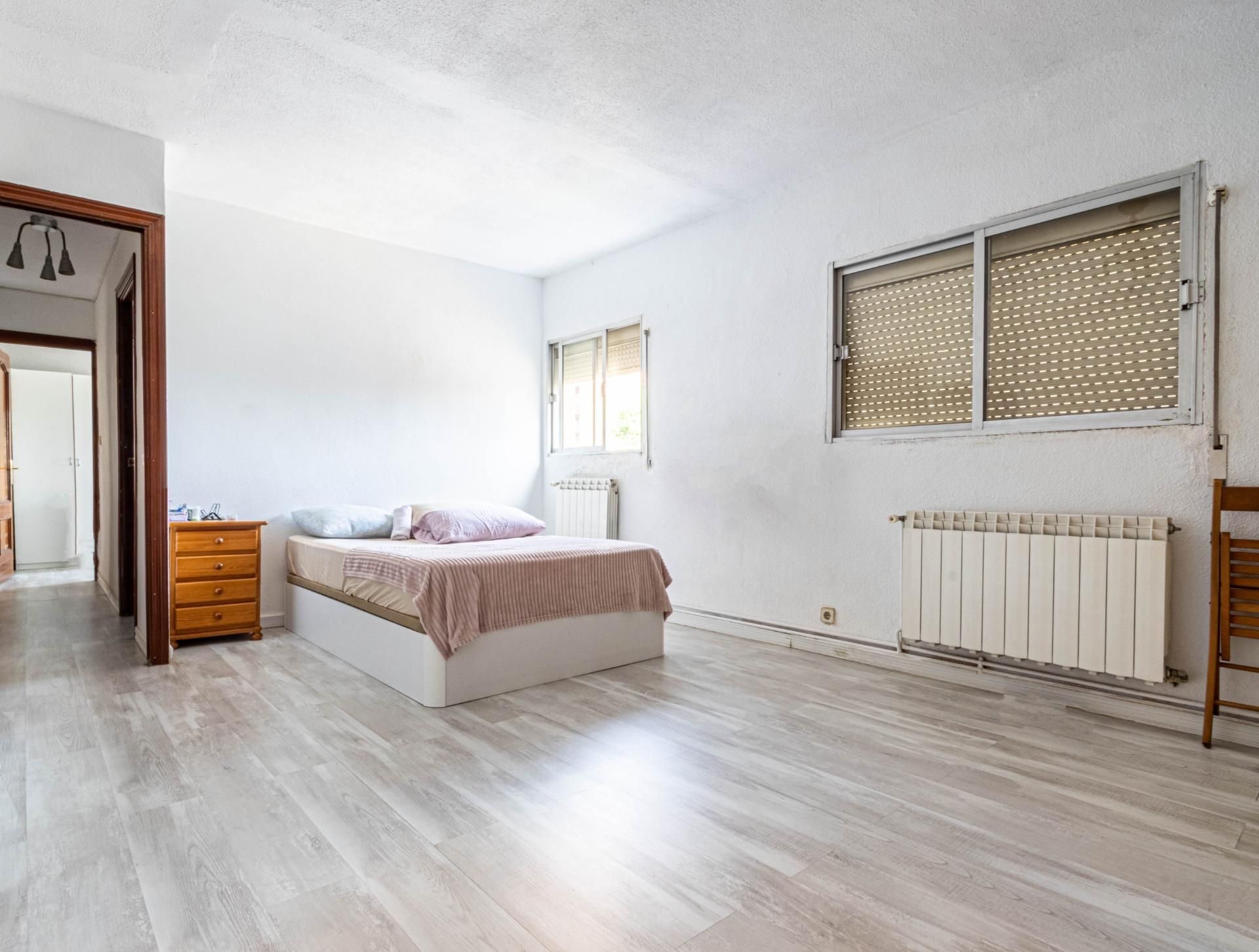 Bedroom of Flat for sale in  Madrid Capital  with Air Conditioner, Private garden and Terrace