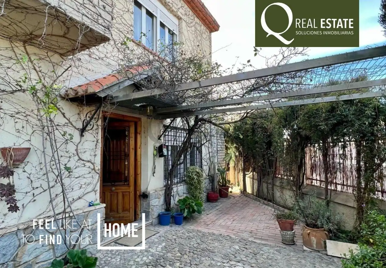 Vista exterior de Casa o xalet en venda en Biar amb Calefacció, Jardí privat i Terrassa