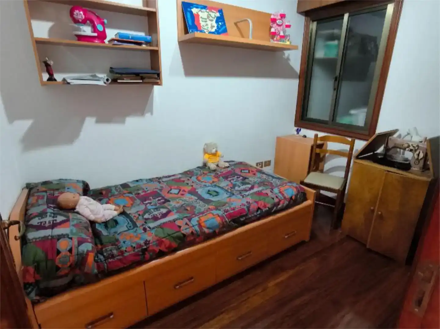 Habitación de Casa adosada en venta en Vigo  con Parquet, Trastero y Amueblado