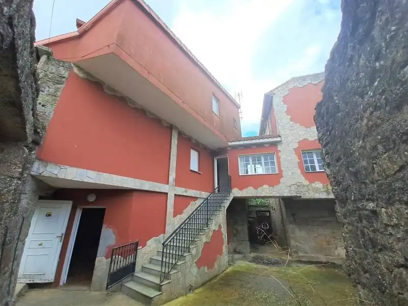 Vista exterior de Casa adosada en venda en A Cañiza   amb Terrassa i Alarma