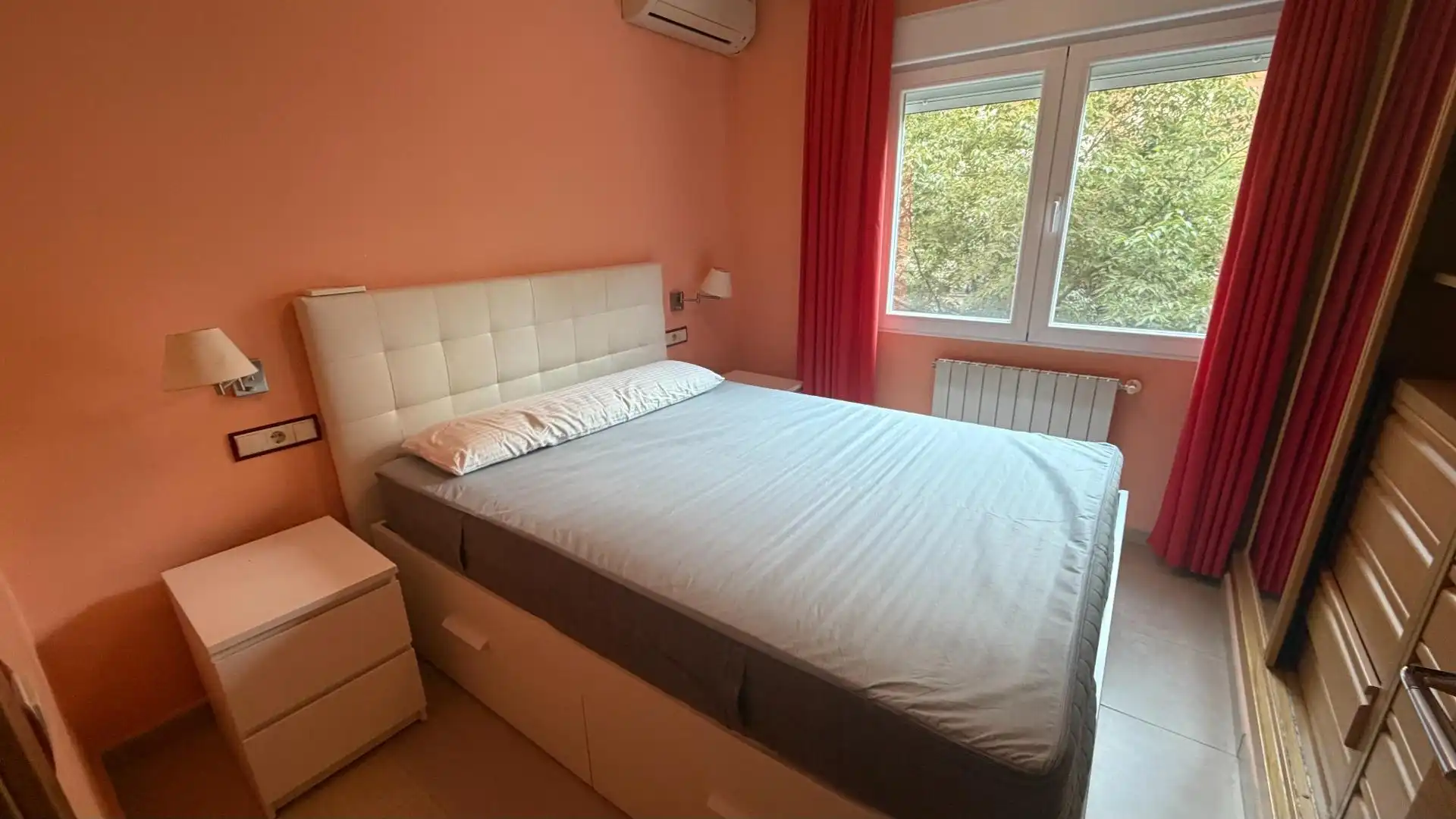 Schlafzimmer von Wohnung zur Miete in Madrid mit Klimaanlage, Heizung und Möbliert