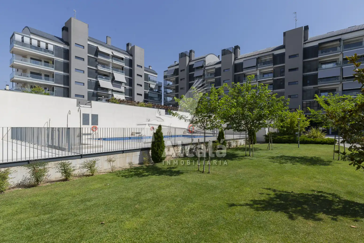 Vista exterior de Àtic en venda en Rivas-Vaciamadrid amb Aire condicionat, Calefacció i Jardí privat