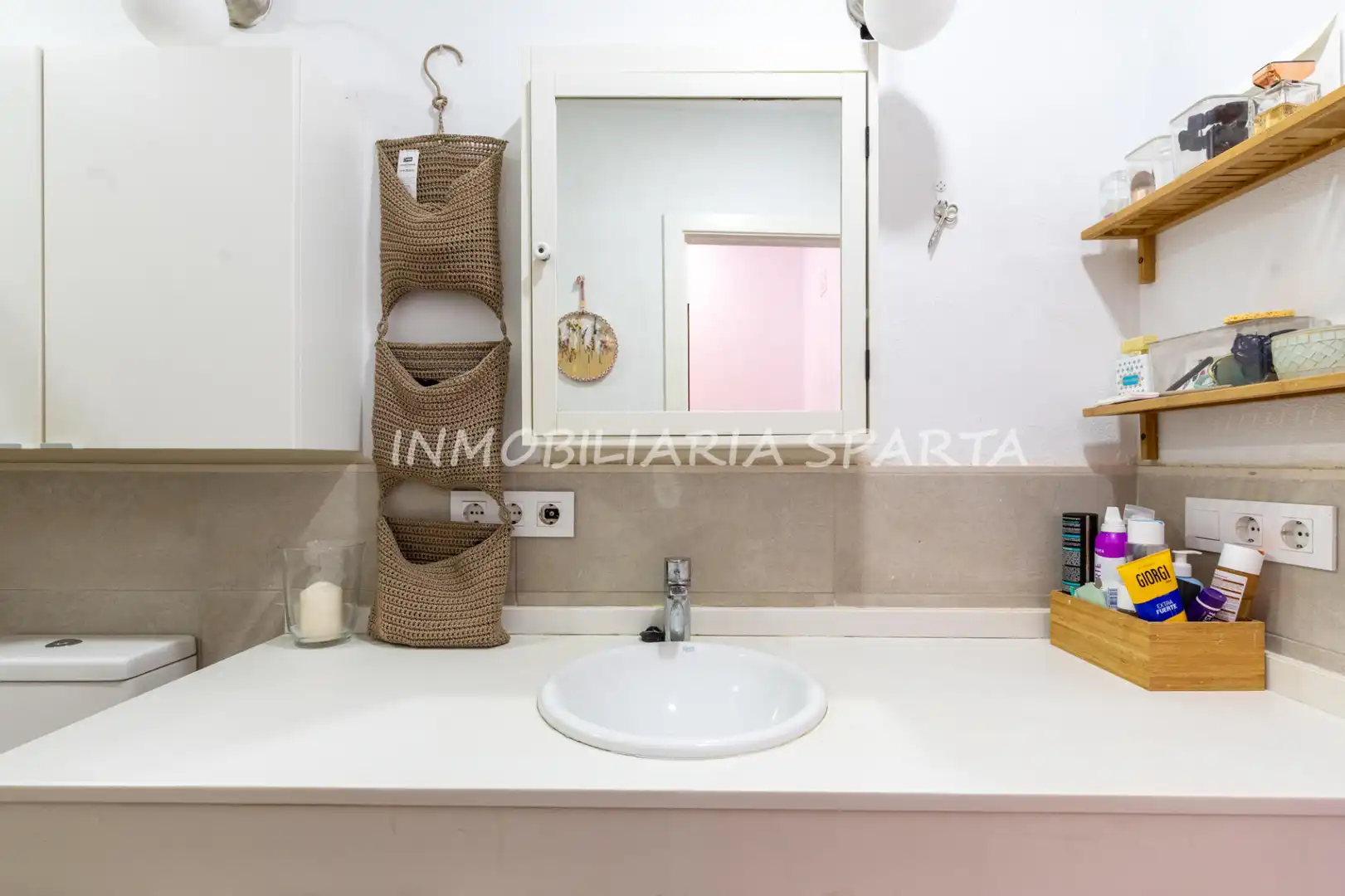 Baño de Casa adosada en venta en Gelves con Terraza, Horno y Lavadora