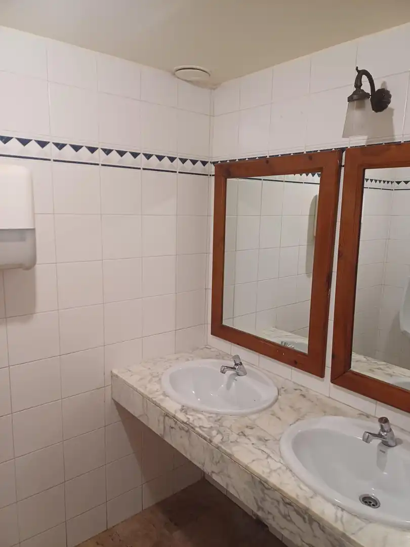 Baño de Local de alquiler en Tarragona con Aire acondicionado