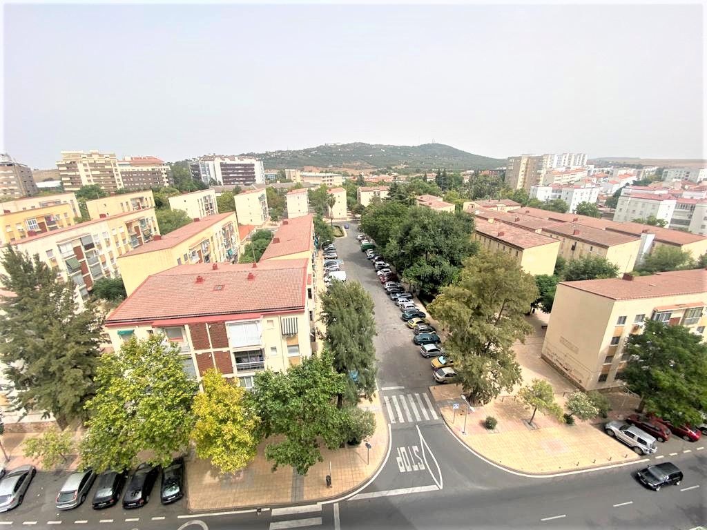 Vista exterior de Piso de alquiler en Cáceres Capital con Calefacción, Terraza y Amueblado