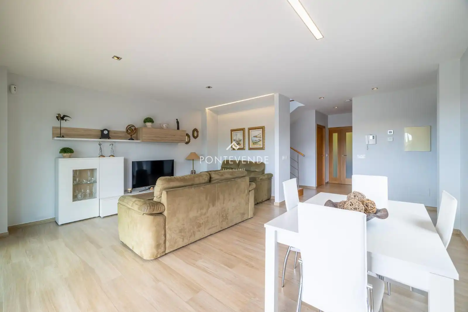 Sala de estar de Casa o chalet en venta en Vigo  con Calefacción, Terraza y Trastero