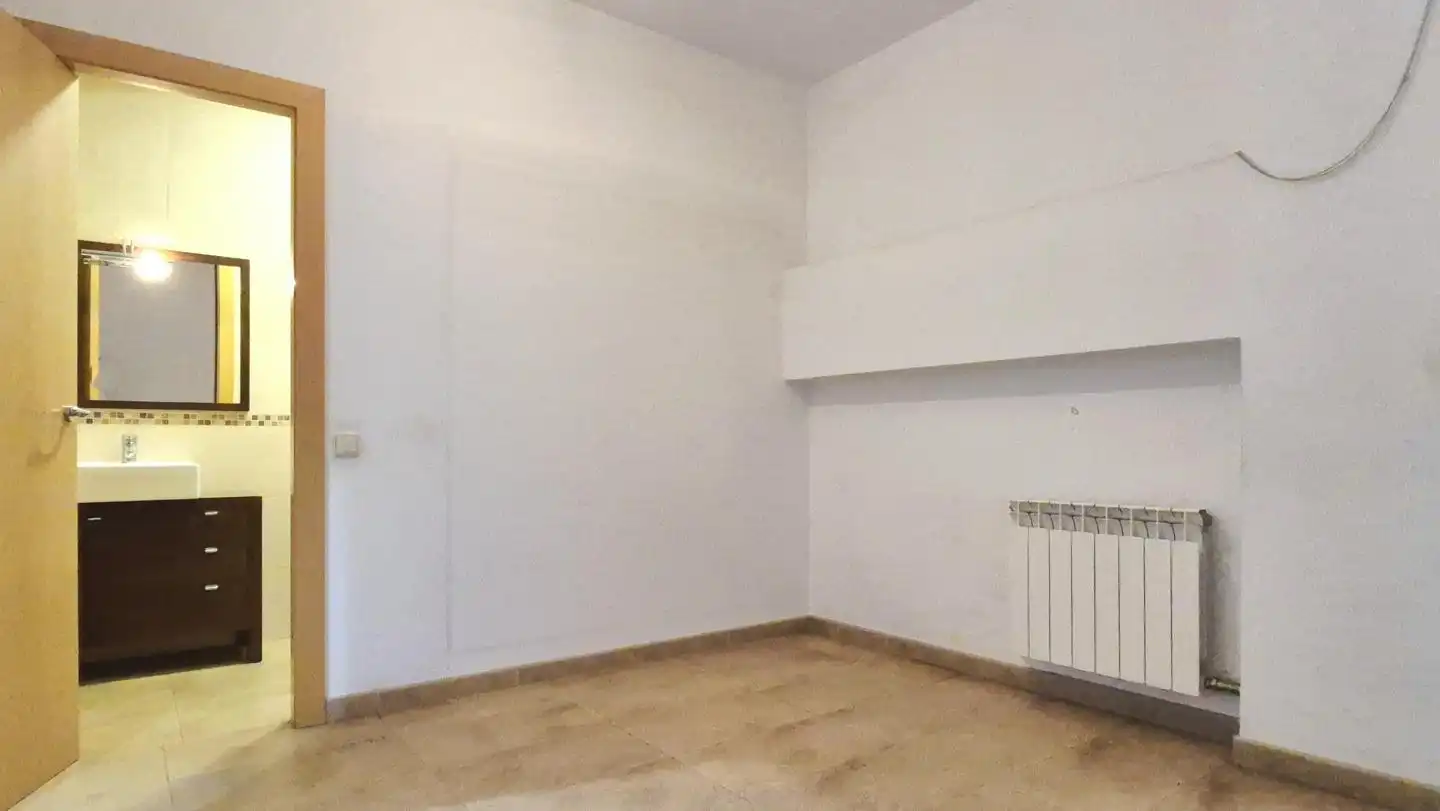Piso en venta en Terrassa con Calefacción y Balcón