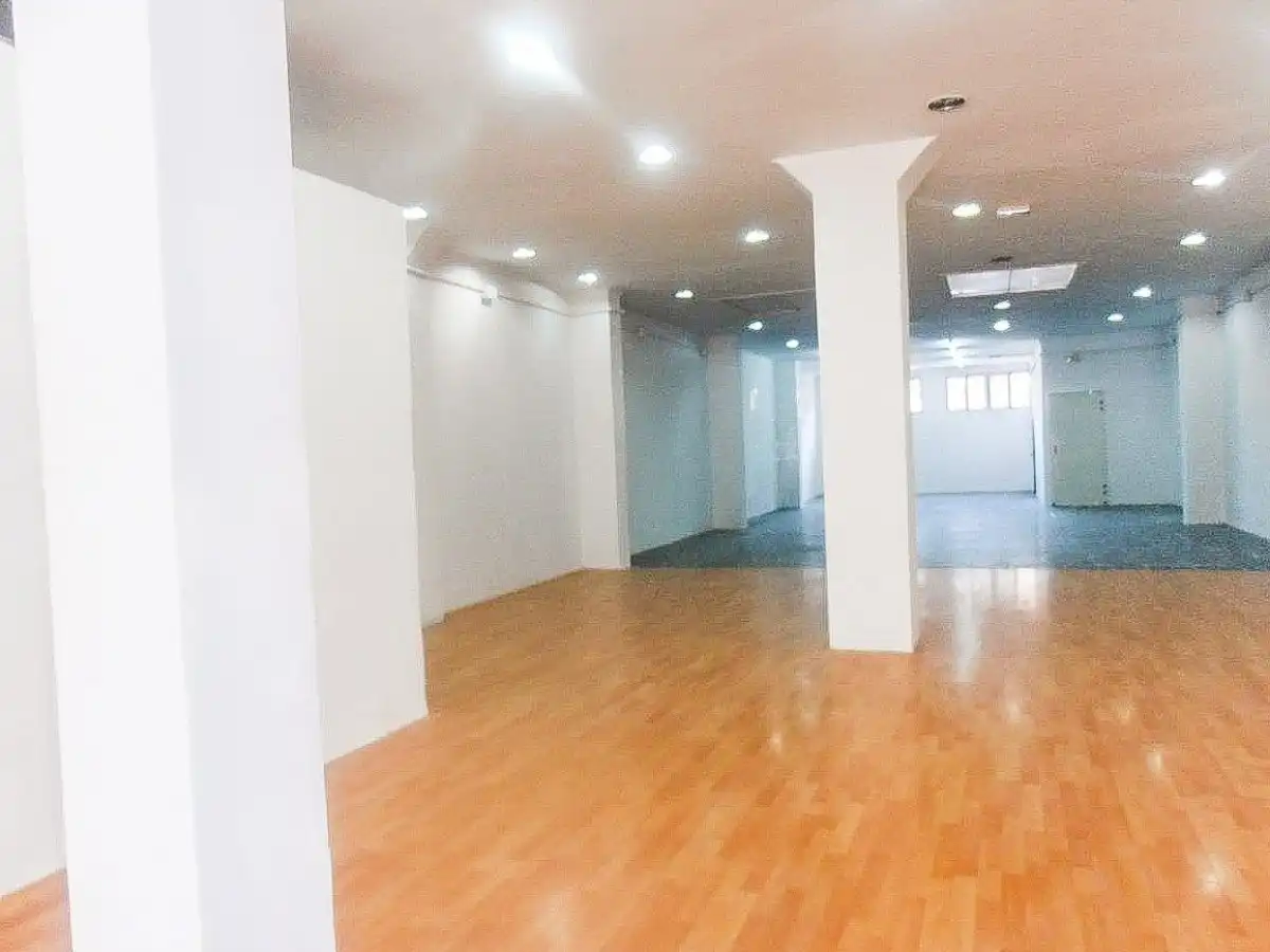 Local comercial de lloguer a Centre - Sant Oleguer, imagen 6