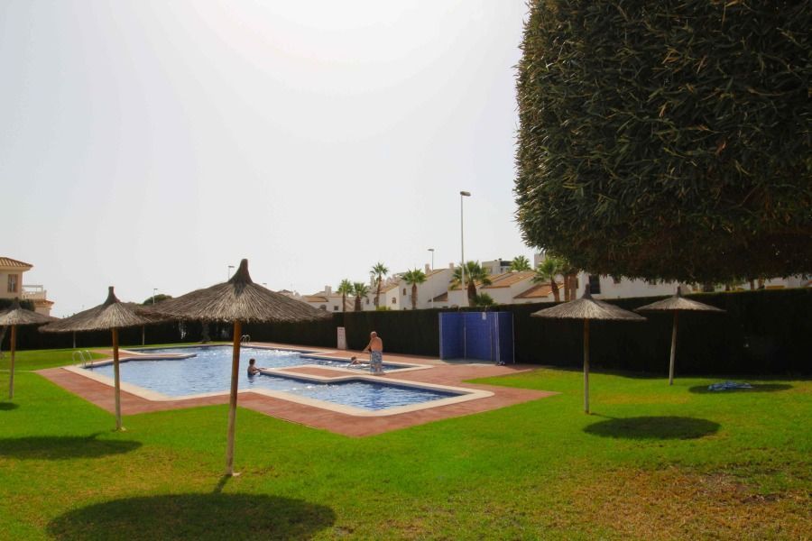 Piscina de Casa o xalet en venda en Orihuela amb Aire condicionat, Calefacció i Jardí privat