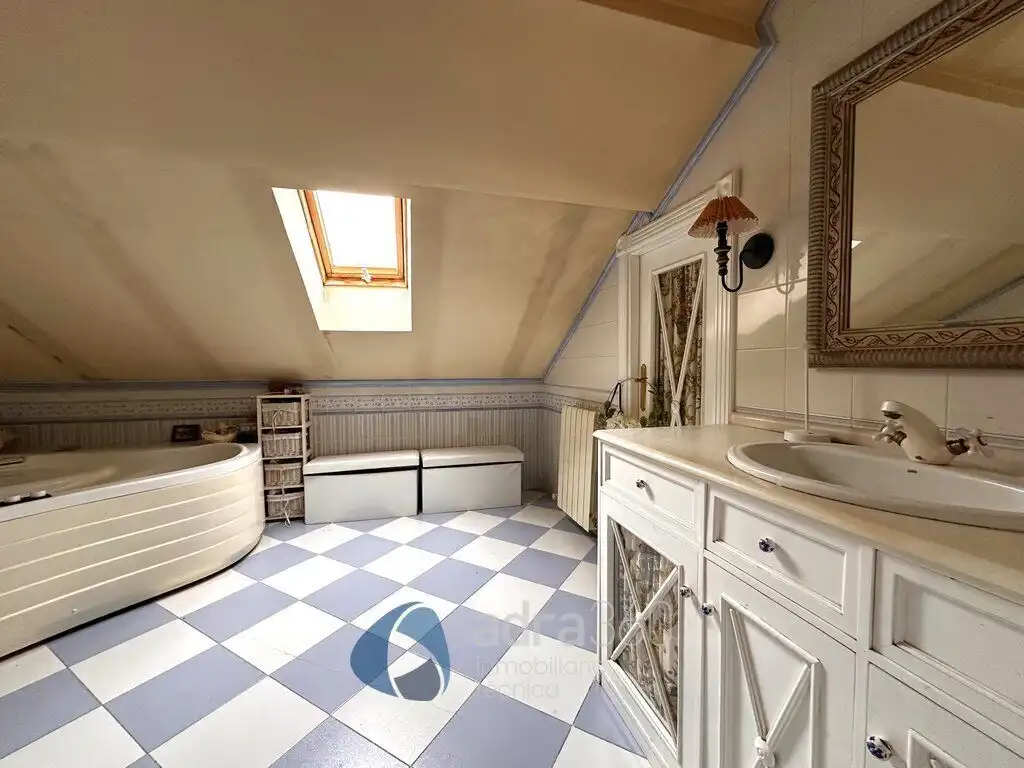 Baño de Casa o chalet en venta en  Logroño con Aire acondicionado, Calefacción y Jardín privado