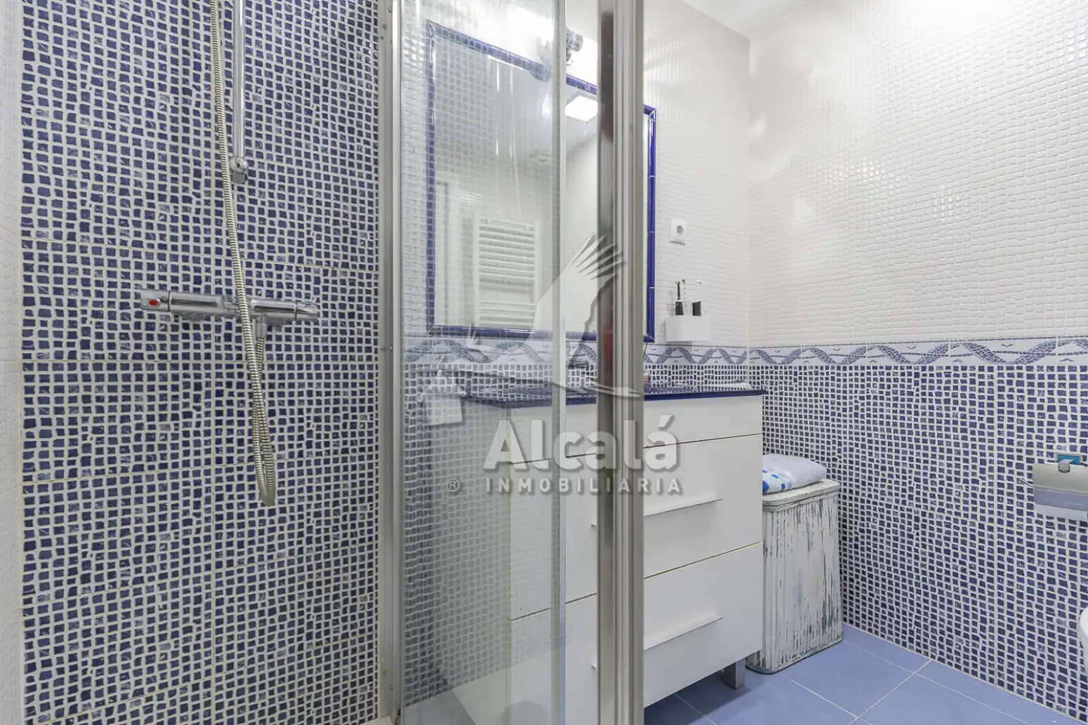 Bathroom of Flat for sale in Alcalá de Henares  with Heating