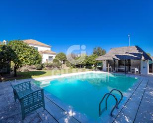 Vista exterior de Casa o xalet en venda en Jerez de la Frontera amb Aire condicionat, Calefacció i Jardí privat