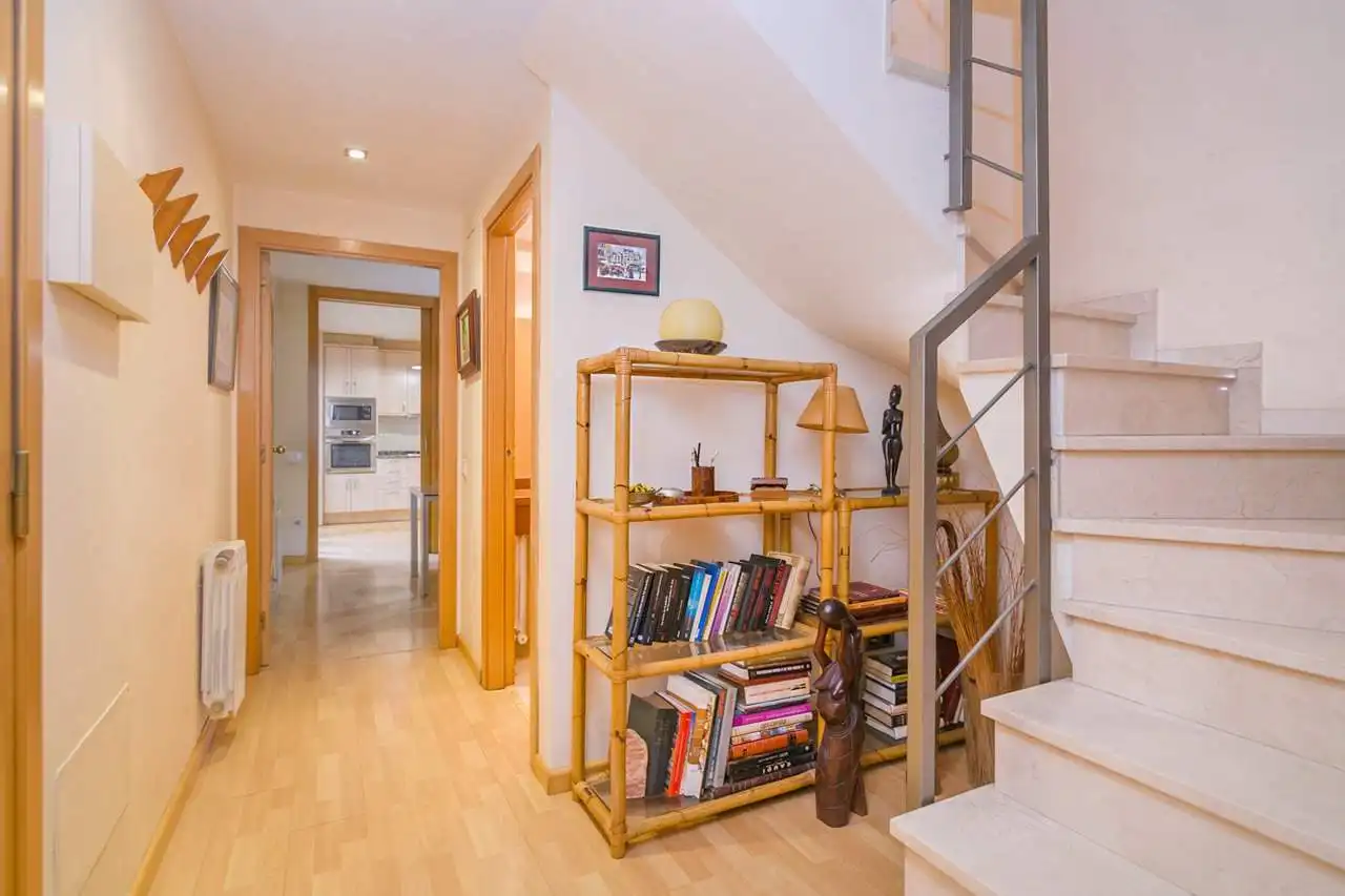 Maisonette zum Verkauf in Barcelona mit Klimaanlage, Heizung und Parkett