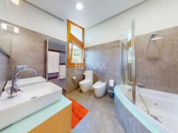 Baño de Casa o chalet en venta en Vigo  con Aire acondicionado, Calefacción y Jardín privado