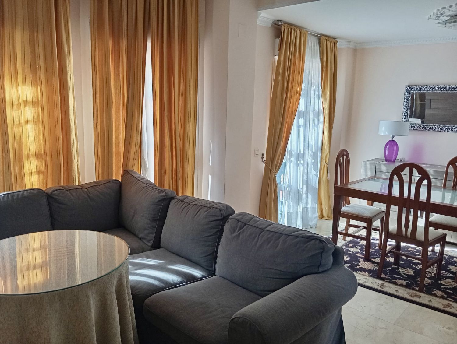 Sala d'estar de Casa o xalet en venda en Tomares amb Aire condicionat, Terrassa i Traster