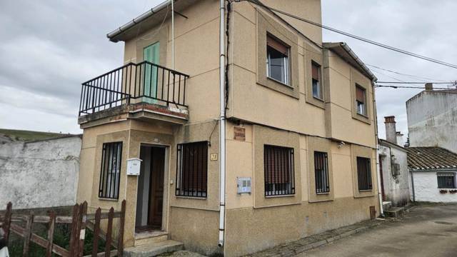 Casa-chalet en Venta en Vega de Tirados - Calle Traviesa en Vega de Tirados